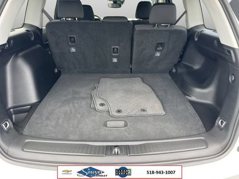 Used 2023 Jeep Grand Cherokee Laredo AWD/4WD image 18