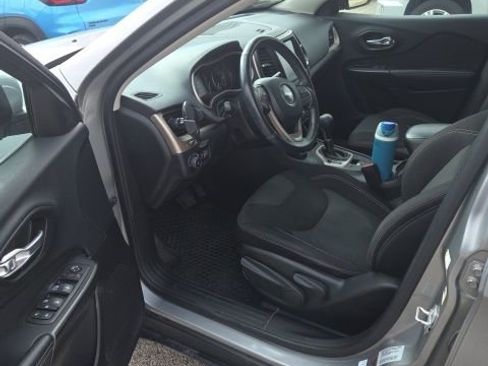 Used 2015 Jeep Cherokee Latitude w/ Cold Weather Group image 5