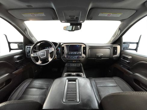 Used 2019 GMC Sierra 2500 Denali w/ Duramax Plus Package AWD/4WD image 17