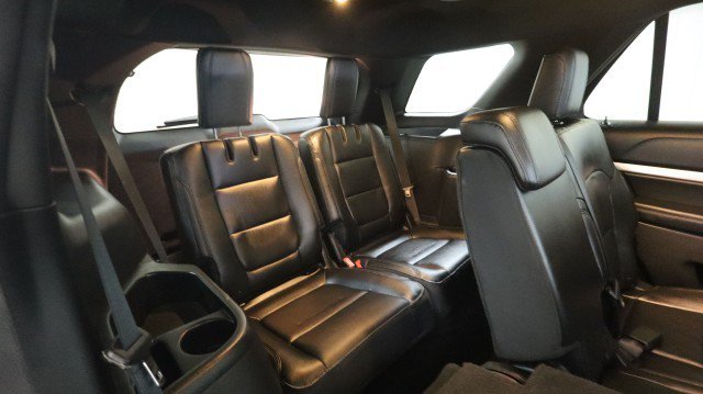 Used 2016 Ford Explorer XLT w/ Equipment Group 202A AWD/4WD image 13