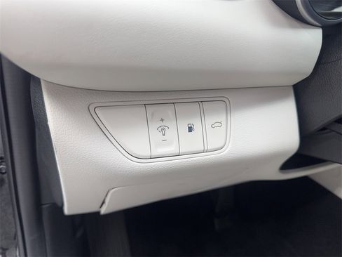 Used 2025 Genesis G70 2.5T image 55