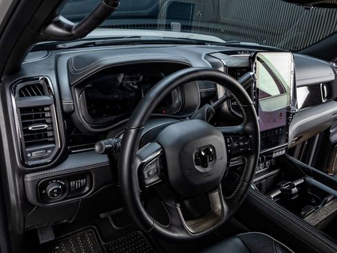 Used 2025 RAM 3500 Limited AWD/4WD image 17