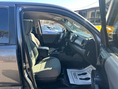 Used 2019 Toyota Tacoma SR w/ SR Convenience Package image 11