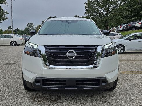 New 2025 Nissan Pathfinder S image 2