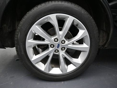 Used 2023 Ford Explorer Platinum w/ Technology Package AWD/4WD image 31