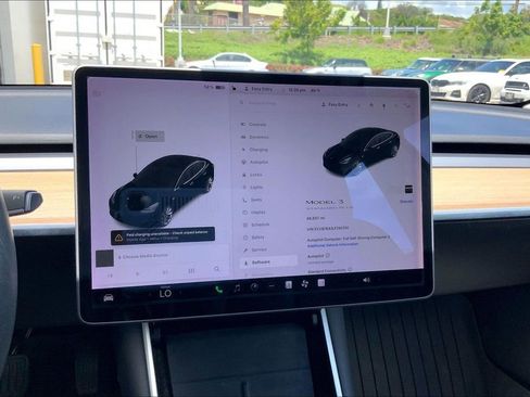 Used 2020 Tesla Model 3 Standard Range Plus image 16