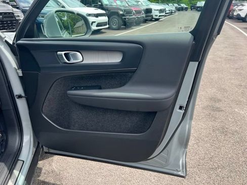 Used 2024 Volvo XC40 B5 Plus AWD/4WD image 28