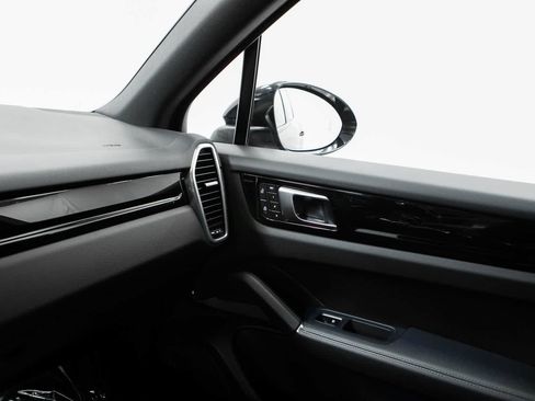 Certified 2023 Porsche Cayenne AWD/4WD image 30