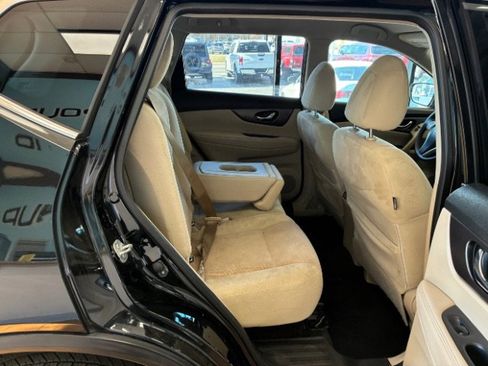 Used 2016 Nissan Rogue SV image 31