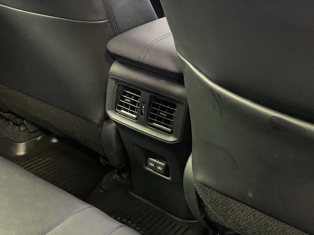 Used 2023 Toyota RAV4 XSE AWD/4WD image 28