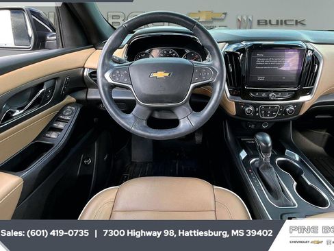 Used 2022 Chevrolet Traverse Premier FWD image 5