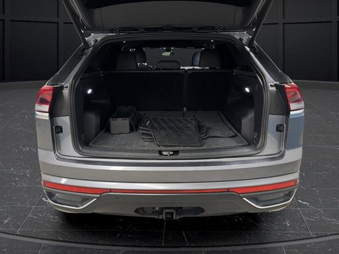 Used 2024 Volkswagen Atlas Cross Sport SE w/ Panoramic Sunroof Package image 14