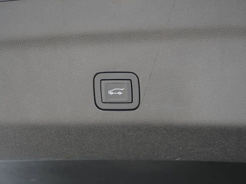 Used 2025 GMC Yukon XL Denali AWD/4WD image 15