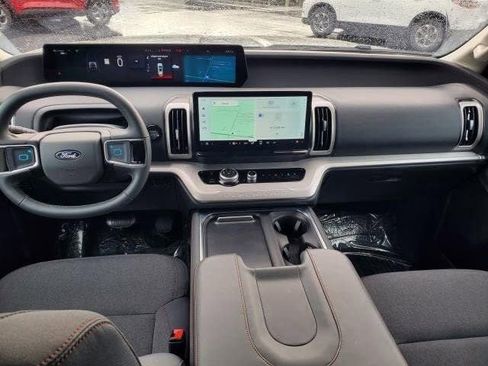 New 2025 Ford Expedition Active image 13