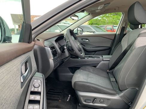 Used 2022 Nissan Rogue SV image 19