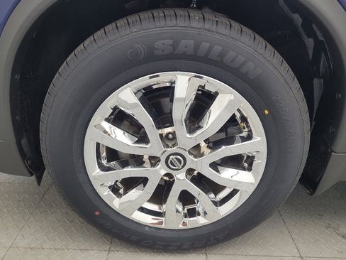 Used 2018 Nissan Rogue SV w/ Premium Package FWD image 31