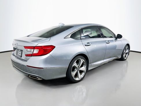Used 2018 Honda Accord Touring image 4