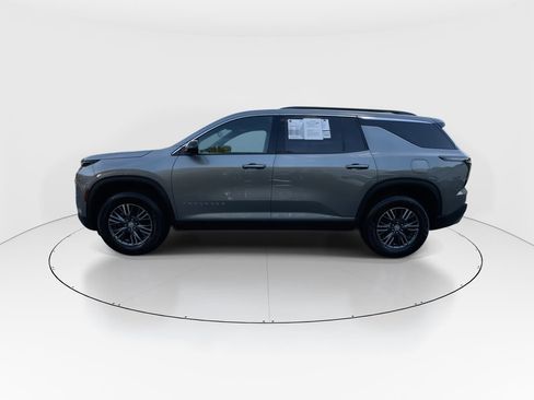 Used 2024 Chevrolet Traverse LT FWD image 5
