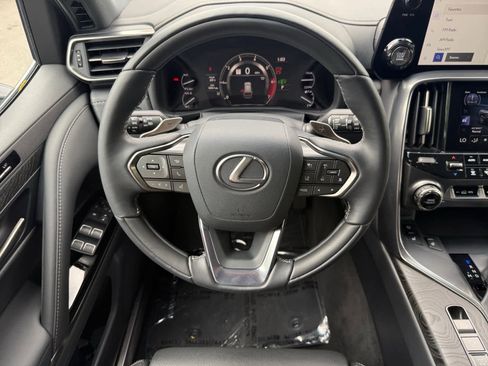 Used 2024 Lexus LX 600 4WD w/ Luxury Package image 14