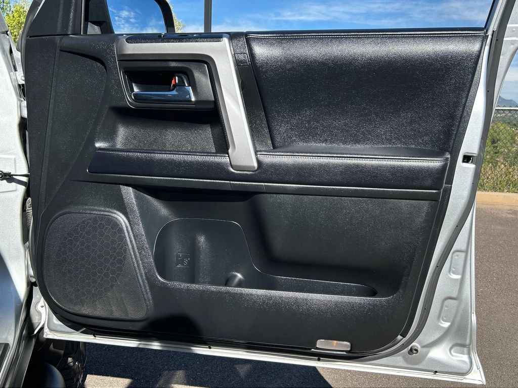 Used 2020 Toyota 4Runner SR5 Premium AWD/4WD image 31