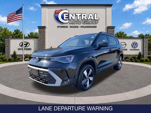 Used 2025 Volkswagen Taos S AWD/4WD image 3