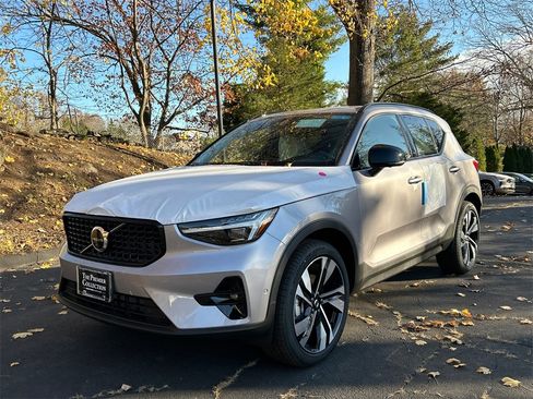 New 2026 Volvo XC40 B5 Ultra w/ Climate Package image 5