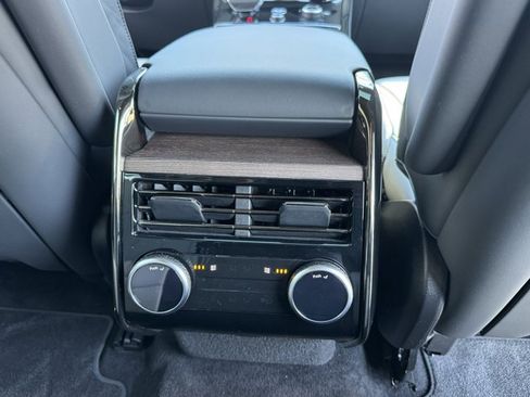 Used 2023 Land Rover Range Rover Sport SE Dynamic image 9