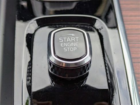 Used 2024 Volvo XC60 B5 Plus image 34