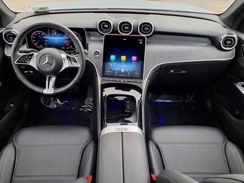 Used 2025 Mercedes-Benz GLC 300 image 4