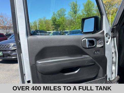 Used 2023 Jeep Wrangler Unlimited Sahara AWD/4WD image 39
