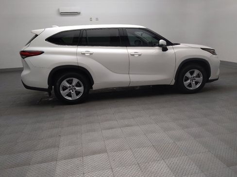 Used 2021 Toyota Highlander LE AWD/4WD image 10