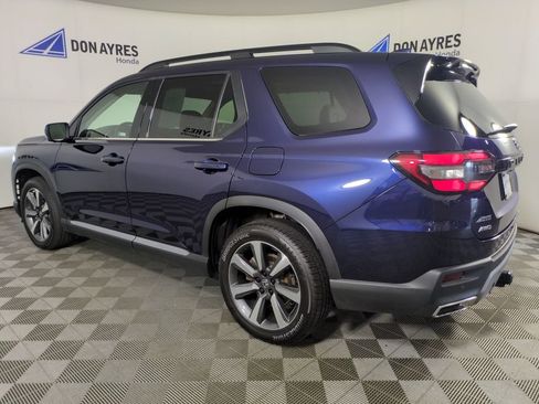 Used 2025 Honda Pilot Elite image 3