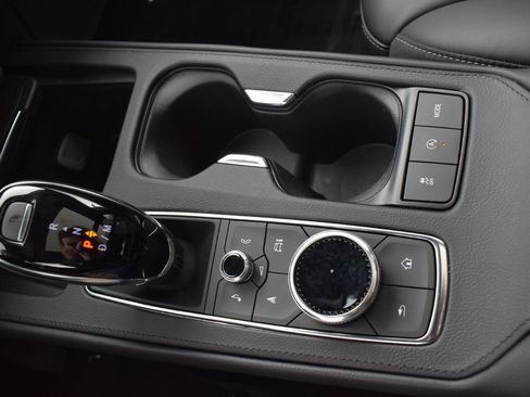 Used 2024 Cadillac XT4 Luxury w/ Cold Weather Package image 19