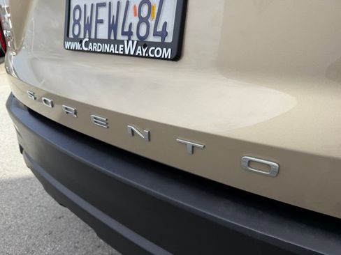 Used 2021 Kia Sorento LX AWD/4WD image 10