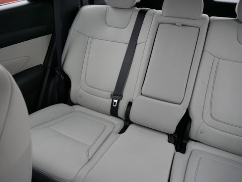 Certified 2025 Hyundai Tucson SE image 12