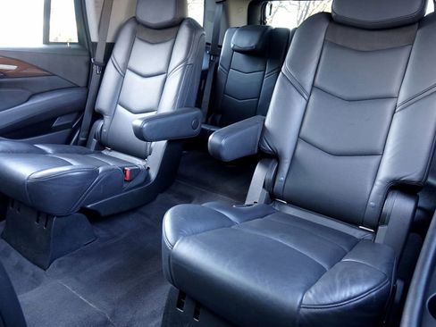 Used 2020 Cadillac Escalade Luxury image 12