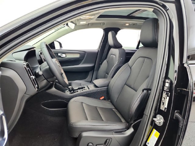 New 2026 Volvo XC40 B5 Core w/ Protection Package Premier AWD/4WD image 21