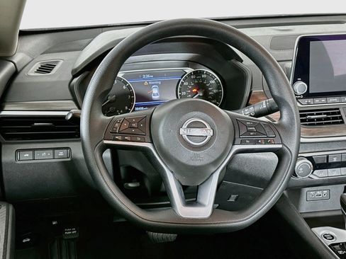 Used 2025 Nissan Altima 2.5 SV FWD image 18