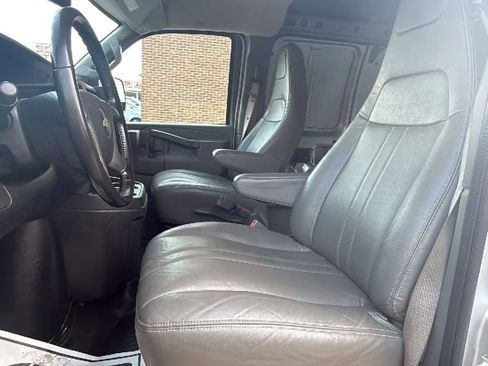 Used 2018 Chevrolet Express 3500 Extended w/ Driver Convenience Package RWD image 32