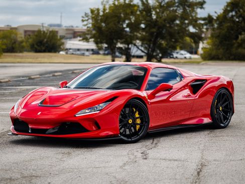 Used 2021 Ferrari F8 Tributo image 5