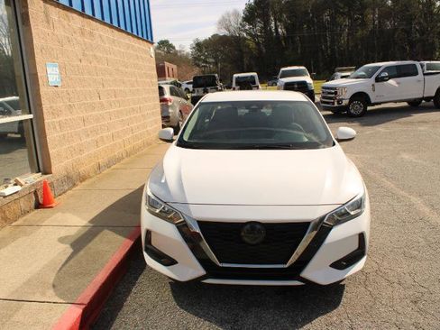 Used 2022 Nissan Sentra SV image 2
