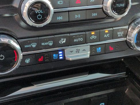 Certified 2026 Ford F250 Platinum w/ Tremor Off-Road Package image 22