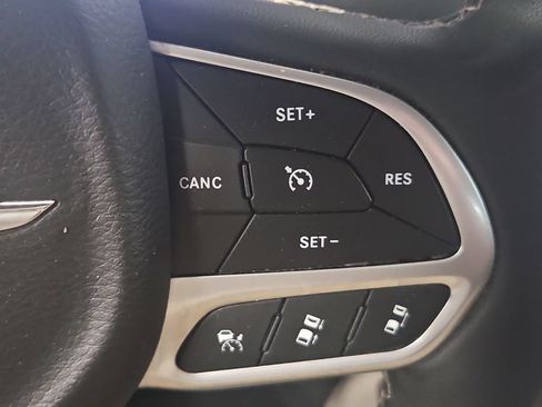 Used 2022 Chrysler Pacifica Touring-L FWD image 32