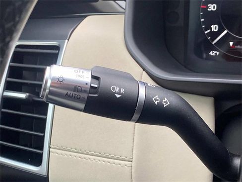 Used 2021 Land Rover Discovery S image 22