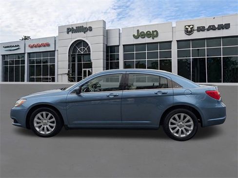 Used 2011 Chrysler 200 Touring image 6