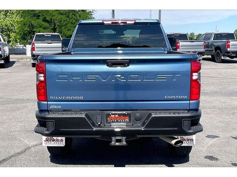 Used 2024 Chevrolet Silverado 2500 Custom AWD/4WD image 4