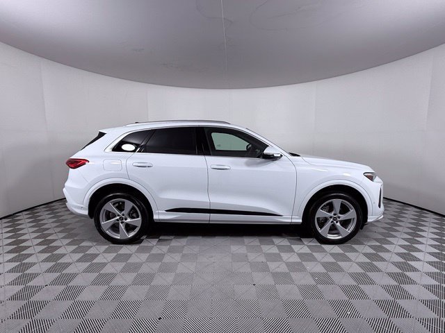 Certified 2025 Audi Q5 Premium Plus w/ Premium Plus AWD/4WD image 8