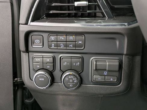 Used 2026 Chevrolet Suburban RST w/ Comfort Package AWD/4WD image 20