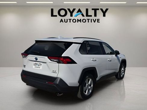 Used 2021 Toyota RAV4 XLE w/ Convenience Package AWD/4WD image 5