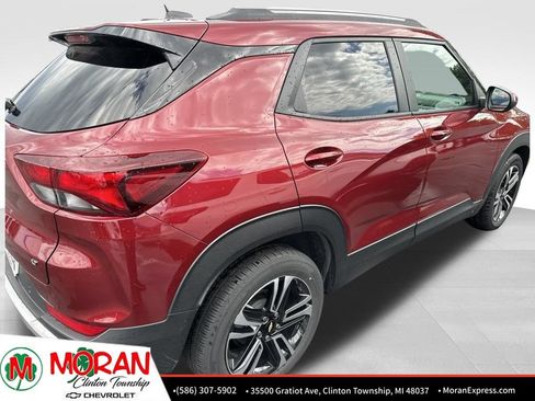 Certified 2024 Chevrolet TrailBlazer LT w/ Convenience Package FWD image 3